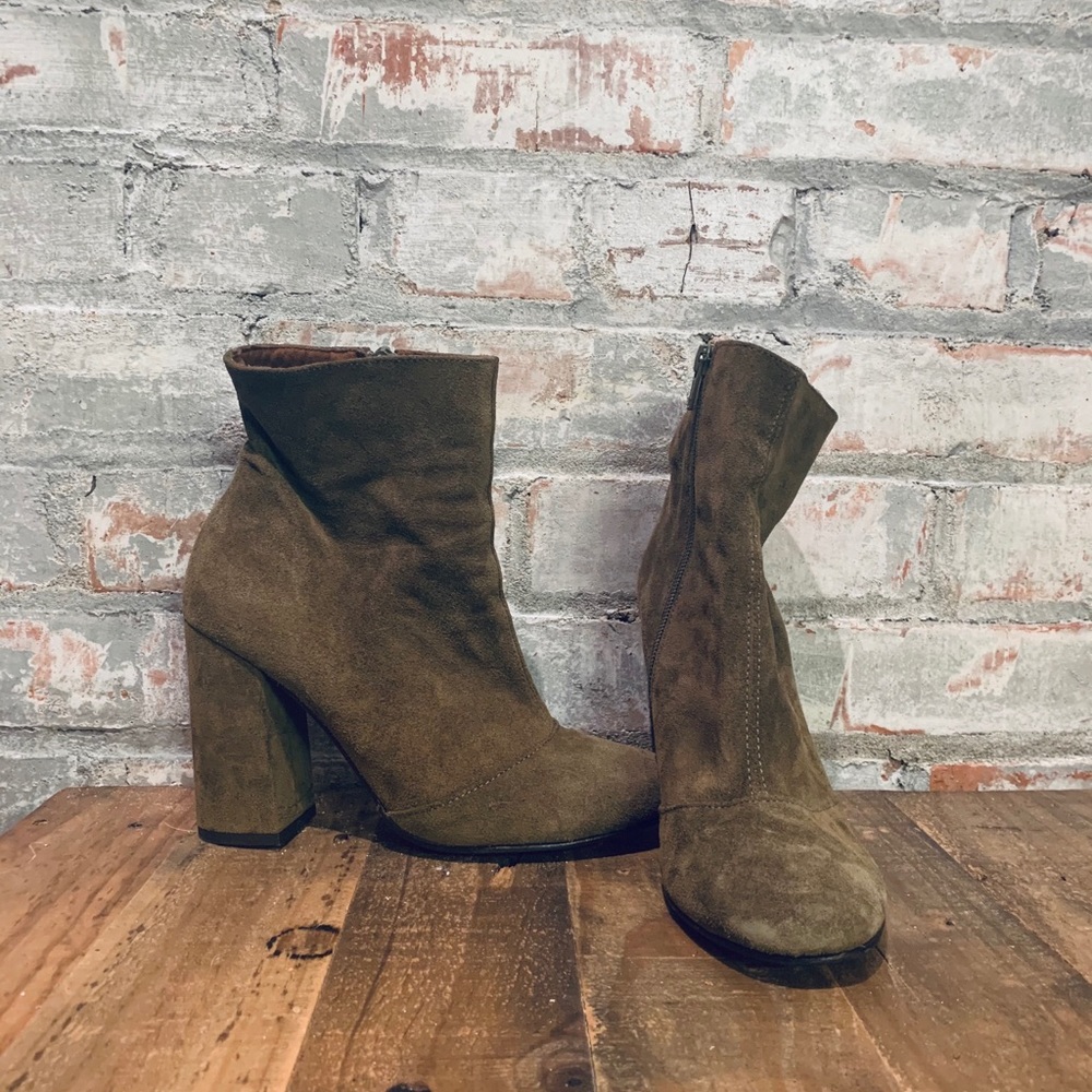 Olive green suede boots - Picture 3 of 5